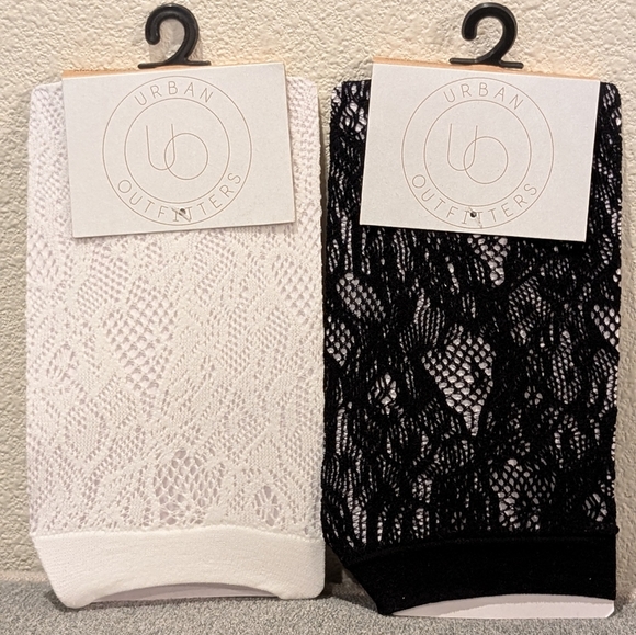 2 Urban Outfitters Lace Ankle Socks Black White New - Picture 1 of 3